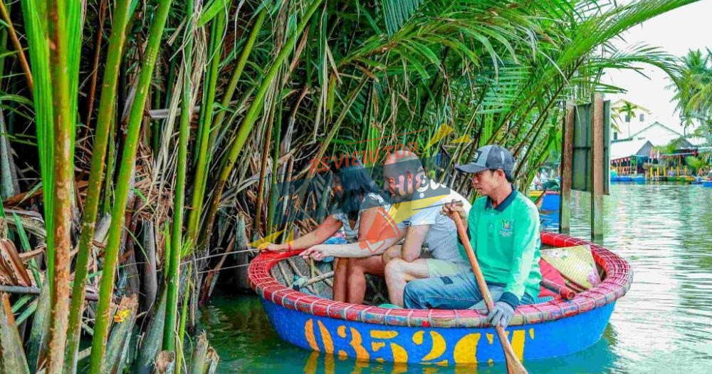 Giới thiệu Tour Coconut Basket Boat Tour Hoi An tại Làng Dừa Xanh chi tiết từ A đến Z 12 Hoạt động câu cua đá tím thú vị cùng ngư dân địa phương Làng Dừa Xanh
