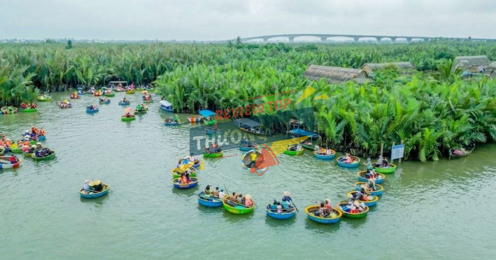 Giới thiệu Tour Coconut Basket Boat Tour Hoi An tại Làng Dừa Xanh chi tiết từ A đến Z 11 Nghệ thuật múa thúng xoay vòng tròn đặc sắc tại Làng Dừa Xanh Hội An